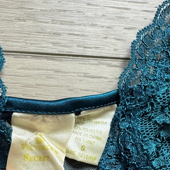 Vintage Victoria's Secret Teal Lace Slip absolutely gorgeous! Rich teal. Sz S - Picture 2 of 2